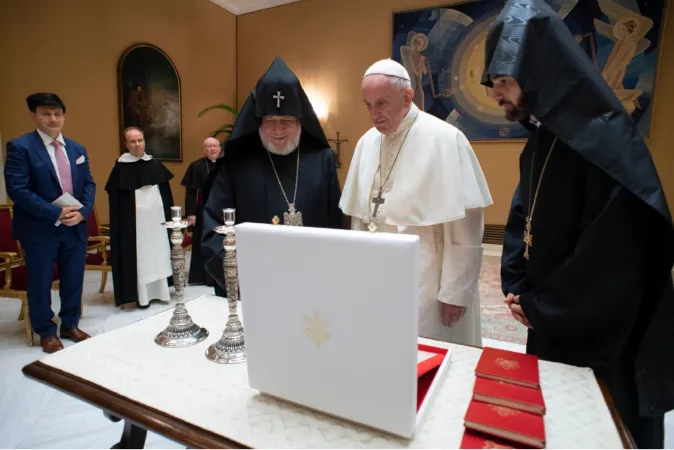Papa Francesco, Catholicos Karekin II | Papa Francesco e il Catholicos Karekin II al termine del loro incontro del 24 ottobre 2018 | Vatican Media / ACI Group