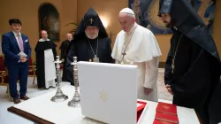 Papa Francesco e il Catholicos Karekin II al termine del loro incontro del 24 ottobre 2018 / Vatican Media / ACI Group