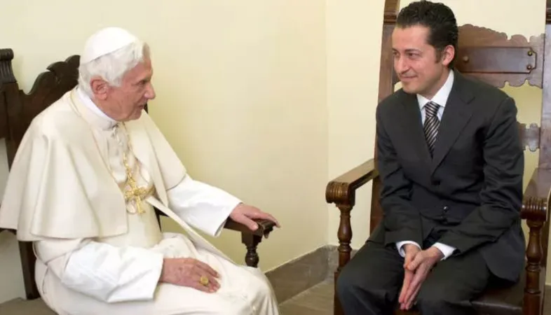 Benedetto XVI e Paolo Gabriele il 22 dicembre del 2012 |  | Vatican Media 