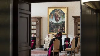 Papa Francesco, la Chiesa non funziona come un partito ma si basa sulla preghiera 