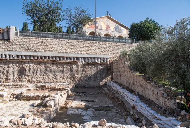 La chiesa bizantina e sullo sfondo la Chiesa del Getsemani  |  | Custodia di Terra Santa 