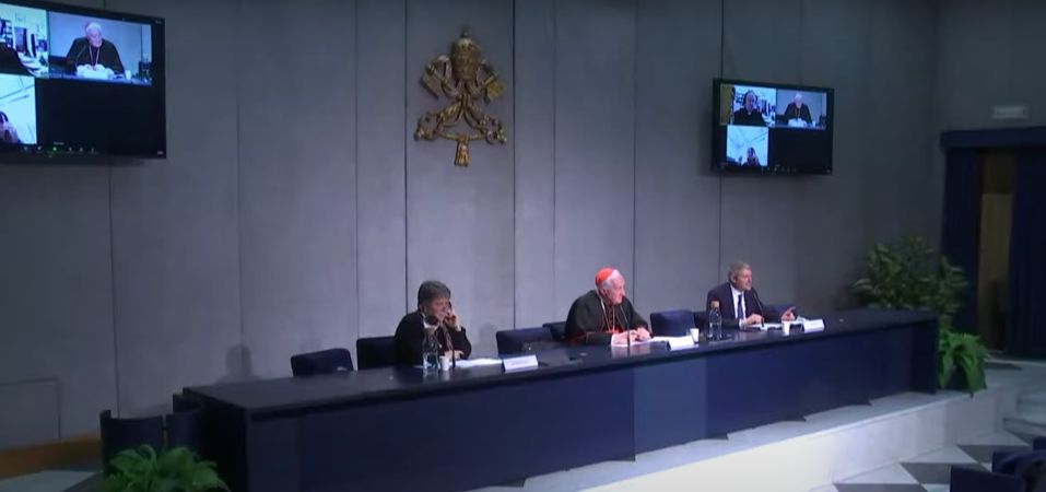 Un momento della conferenza stampa di presentazione del Simposio sulla Teologia Fondamentale del Sacerdozio, Sala Stampa della Santa Sede, 12 aprile 2021 | Vatican News / You Tube