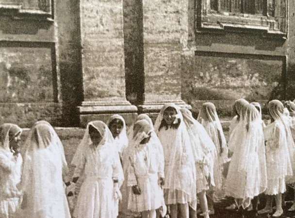 Bambine della Prima Comunione a San Pietro  |  | San Giuseppe al Trionfale / Storie di Uomini e donne