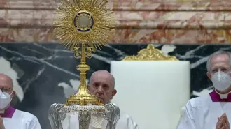 Papa Francesco, la sete di Dio ci apre il cuore per spezzare la nostra vita con gli altri 