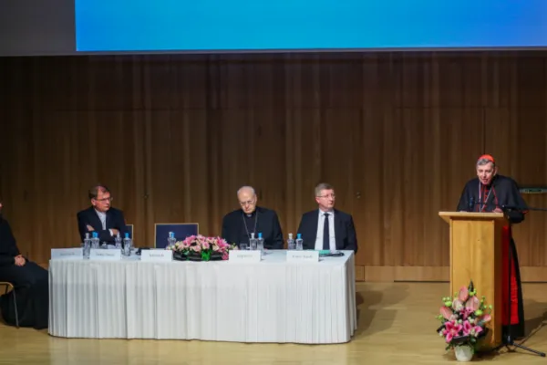 Il Cardinale Koch durante la conferenza dell'8 giugno a Pannonhalma / Magyar Kurir