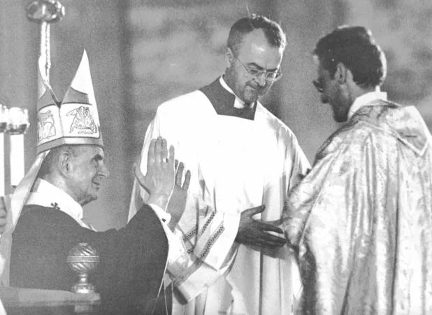 L'allora monsignor Noè con Paolo VI  |  | ancoraonline.it