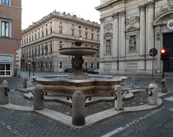 Fontana di Piazza Scossacavalli ora di fronte Sant' Andrea della Valle   |  | pd
