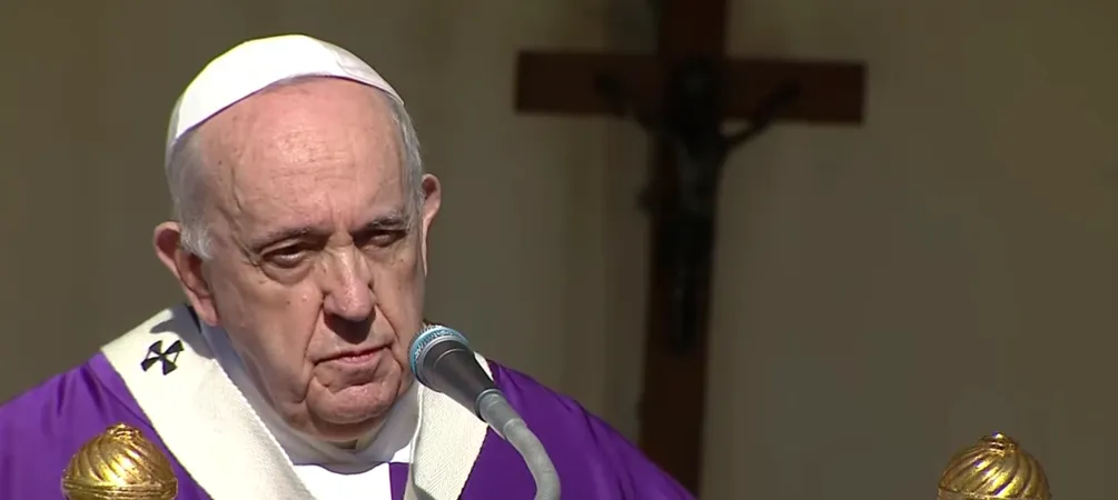Papa Francesco | Papa Francesco durante la Messa al Cimitero Militare Francese, 2 novembre 2021 | Vatican Media / YouTube