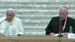 Papa Francesco e il Cardinale Ouellet, prefetto della Congregazione dei Vescovi, all'apertura del Simposio sul sacerdozio / Vatican News / You Tube