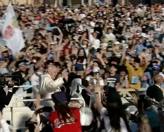 Papa Francesco con gli adolescenti a Piazza San Pietro  |  | Vatican Media