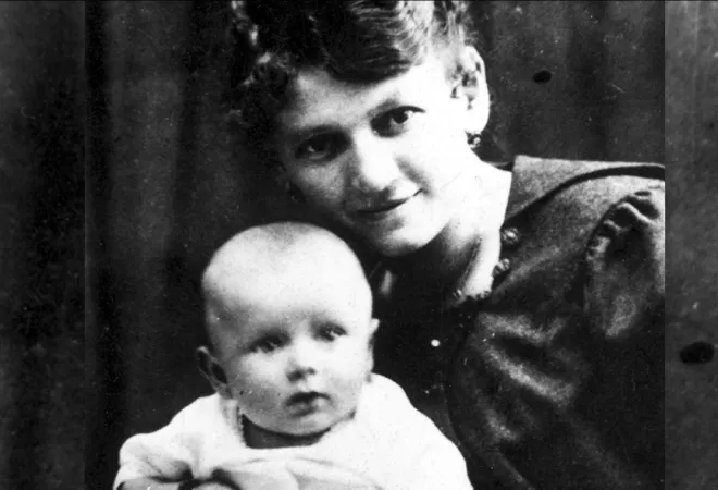 Karol Wojtyła in braccio alla mamma Emilia  |  | pd