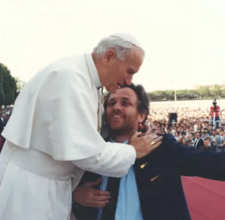 Claudio Chieffo con Giovanni Paolo II negli anni '80 |  | www.claudiochieffo.com