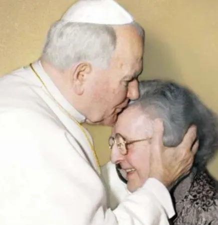 Madre Trinidad con Giovanni Paolo II |  | laobradelaiglesia.org