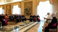 Il Papa durante l'incontro odierno con l'UMEC / Vatican Media
