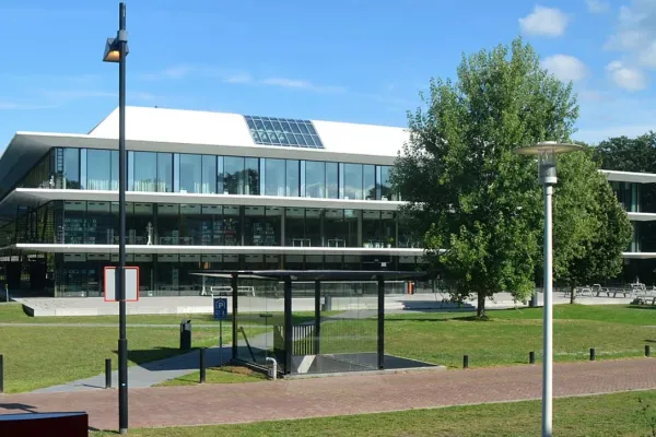 Il campus della università Radboud di Nimega / Roger Veringmeier/Wikimedia Commons.
