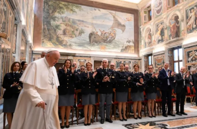 Papa Francesco e la Direzione Centrale Anticrimine italiana |  | Vatican Media 