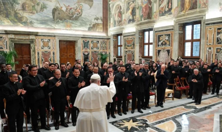 Papa Francesco e il Pontificio Pio Collegio Latinoamericano  |  | Vatican Media