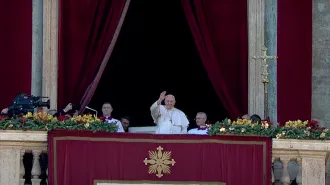 Papa Francesco, urbi et orbi di Natale: “Il mondo vive una carestia di pace”