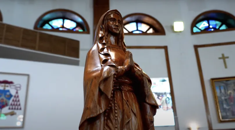 La Madre del Cielo, la statuetta della Madonna trovata in una discarica e ora nella cattedrale di Ulaanbatar | Video Fides