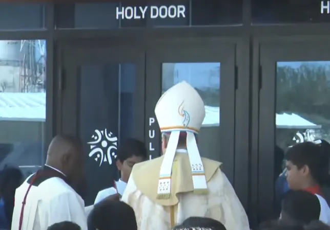 Il vescovo Berardi apre la Porta Santa del Giubileo di Sant'Areta e compagni presso la cattedrale di Nostra Signora di Arabia in Bahrein | AVONA / You Tube