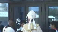 Il vescovo Berardi apre la Porta Santa del Giubileo di Sant'Areta e compagni presso la cattedrale di Nostra Signora di Arabia in Bahrein / AVONA / You Tube