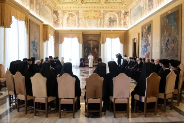 Papa Francesco con il Sinodo della Chiesa Greco Cattolica Ucraina lo scorso settembre / Vatican Media  / ACI Group