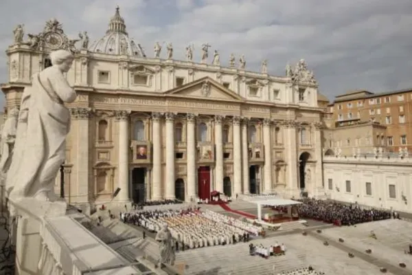 Una messa di canonizzazione in piazza San Pietro / Vatican Media