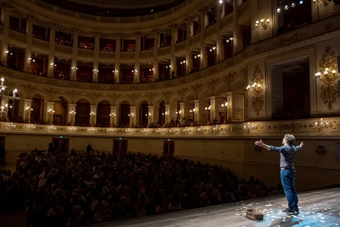 Giovanni Scifoni durante il suo spettacolo |  | Meeting Rimini