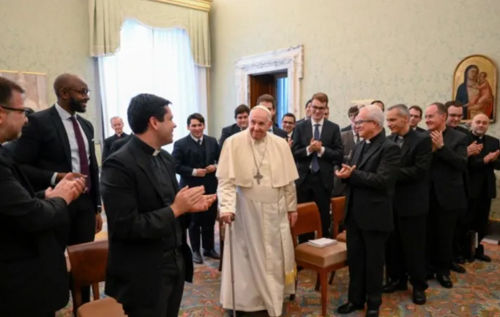 Papa Francesco e la Comunità del Seminario di Barcellona  |  | Vatican Media 
