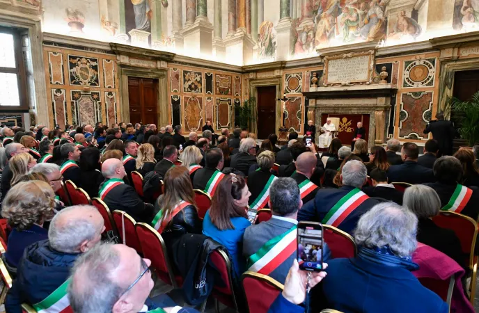 Papa Francesco riceve e popolazioni del centro-Italia colpite dal sisma del 2016-2017 |  | Vatican Media