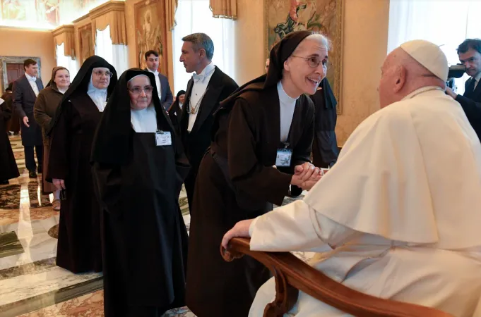 Il Papa e le Carmelitane |  | Vatican Media