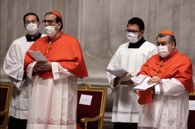 Il Cardinale Augusto Paolo Lojudice (a sinistra) |  | Vatican Pool - EWTN-CNA Photo - Daniel Ibanez - Vatican
