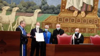 L'Ambasciatore italiano Sebastiani premiato dall'Università Lateranense