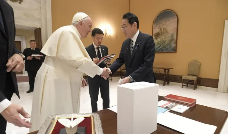 Papa Francesco ed il Primo Ministro del Giappone |  | Vatican Media 