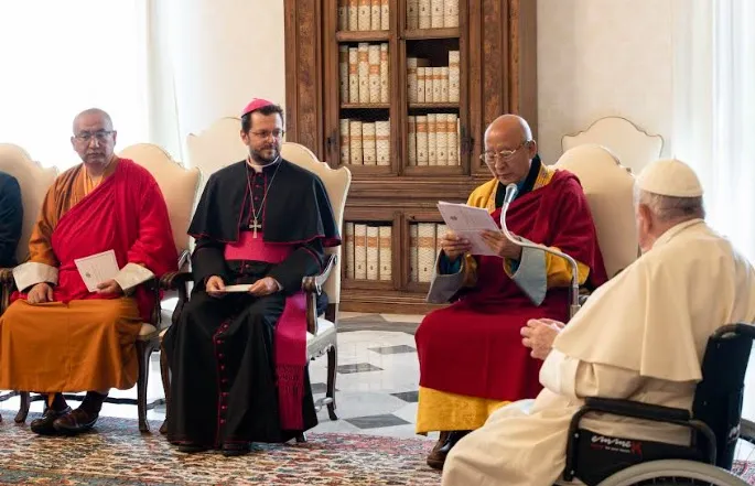 Monsignor Marengo con Papa Francesco |  | Vatican Media - ACI Group