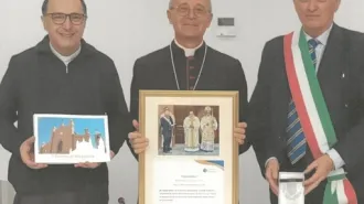 Vescovo della Ricostruzione, Mirandola premia Mons. Francesco Cavina