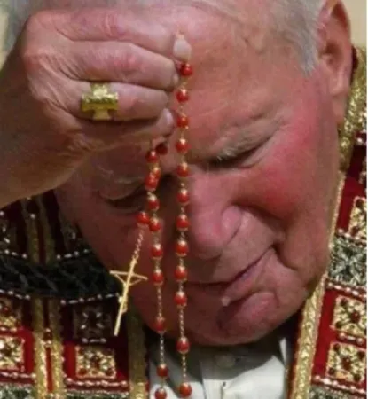 San Giovanni Paolo II e il rosario |  | FB