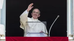 Papa Francesco durante un Angelus  / L'Osservatore Romano / ACI Group