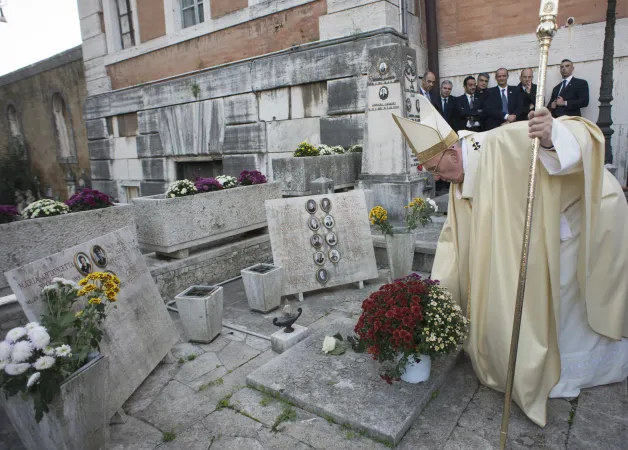 Papa Francesco al Verano nel 2015 |  | Vatican Media / ACI Group