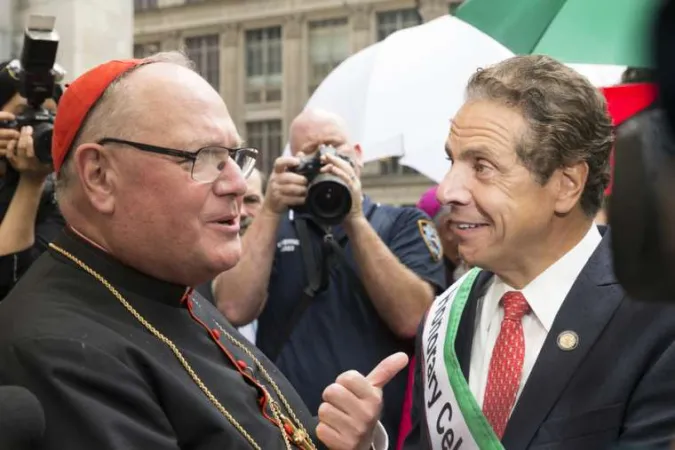 Cardinale Dolan e governatore Cuomo | Il Cardinale Dolan e il governatore Cuomo partecipano alla parata del Columbus Day | lev radin / Shutterstock - da Catholic News Agency