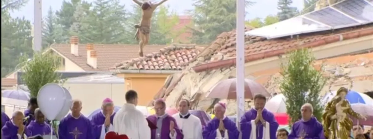 il Vescovo Pompili presiede le esequie delle vittime del sisma ad Amatrice |  | Rai