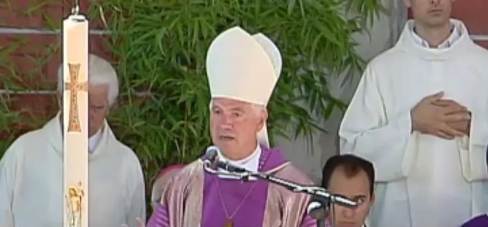 Il Vescovo D'Ercole presiede le esequie delle vittime del sisma |  | Rai