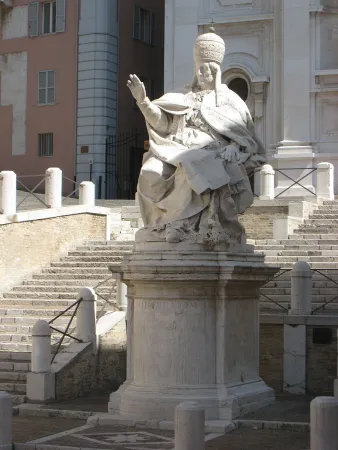 Statua di Clemente XII ad Ancona |  | Wikipedia 
