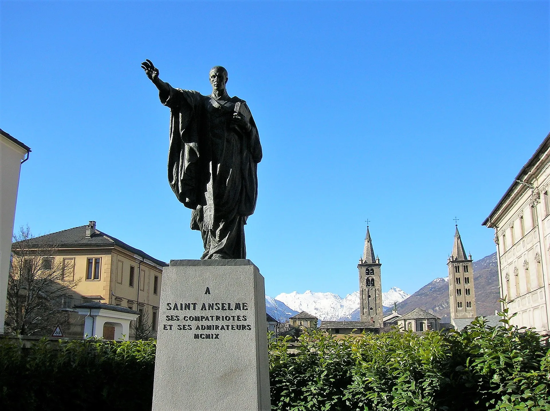 Statua di Sant'Anselmo ad Aosta