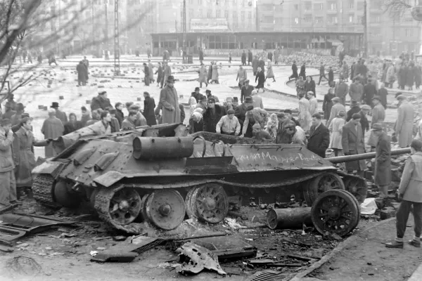 Un momento della rivolta di Budapest del 1956 / Wikimedia Commons