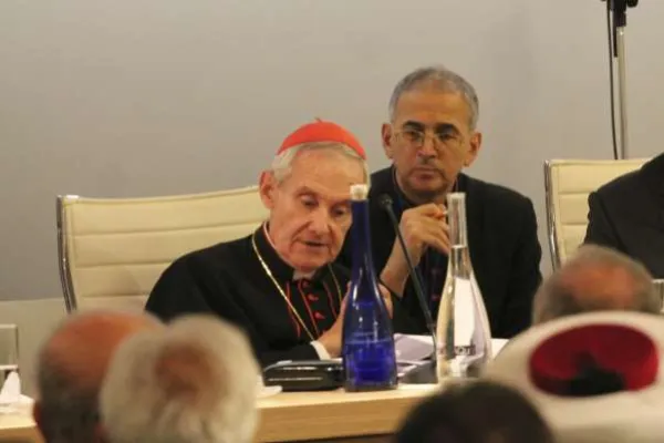 il Cardinal Jean Louis Tauran, presidente del Pontificio Consiglio per il Dialogo Interreligioso, durante un convegno / Alan Holdren / CNA 