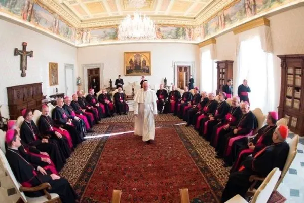 Papa Francesco con i vescovi di Germania durante l'ad limina di novembre 2015 / Vatican Media / ACI Group