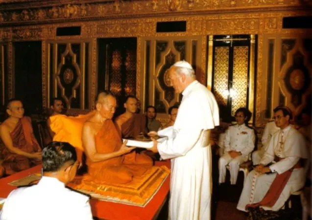 Giovanni Paolo II e Vasana Tara nel 1984 |  | pd