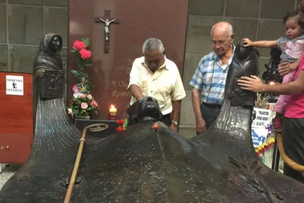 La tomba di monsignor Romero a San Salvador / David Ramos( Aciprensa)
