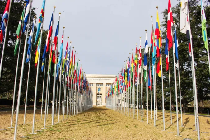 Bandiere fuori dalla sede ONU di Ginevra | UN 